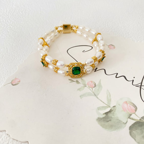 Double Emerald Vintage Pearls Bracelet
