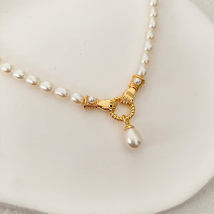 The Rose’s Pearls Necklace