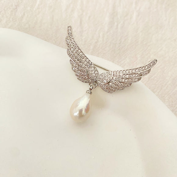 Angel‘s Wings Baroque Pearl Brooch