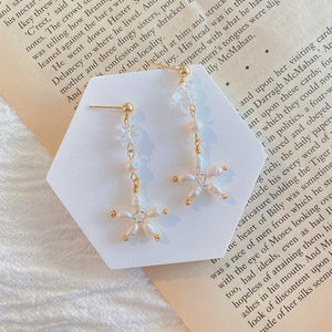 White Oleander Pearls Earrings