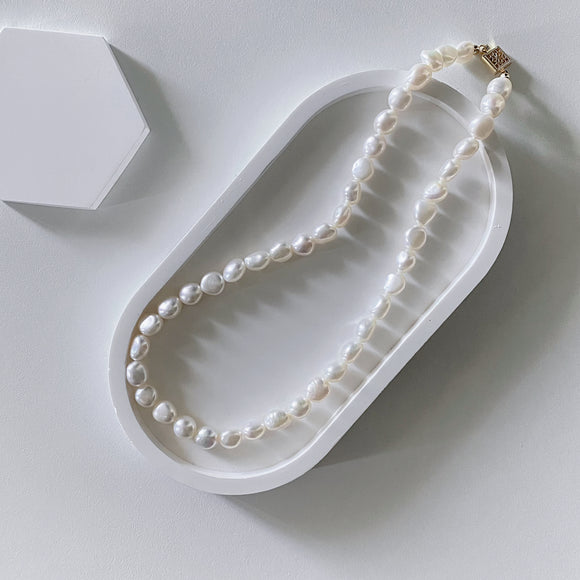 Verdandi Pearl Necklaces - White