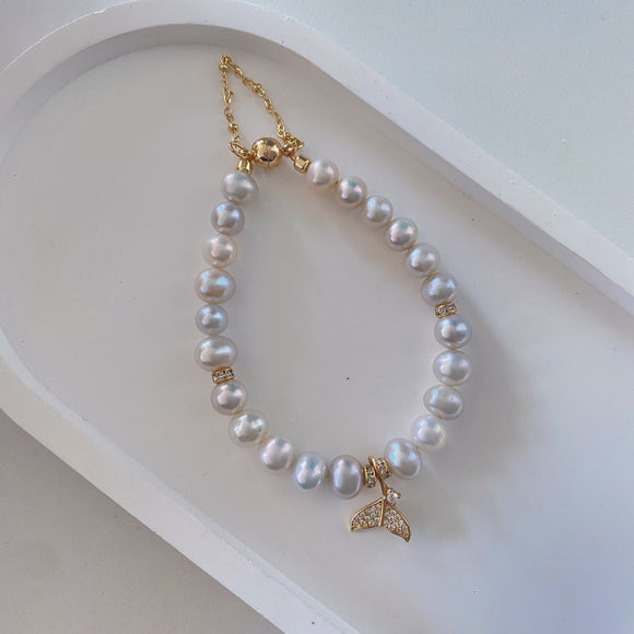 Fishtail Gray Pearls Bracelets