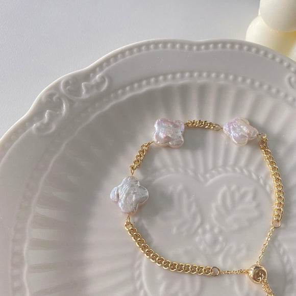 Alhambra Baroque Pearls Bracelets